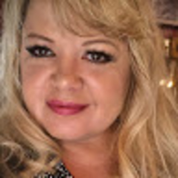 Meet your Posher, Laura - Picture 1 of 1